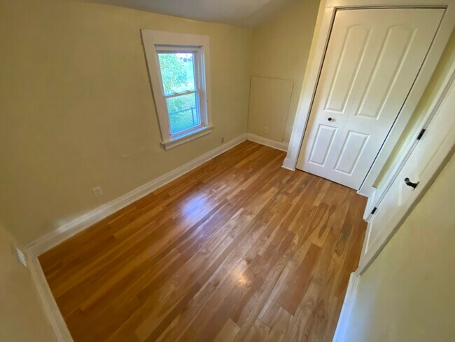 Building Photo - 819 E Battell St