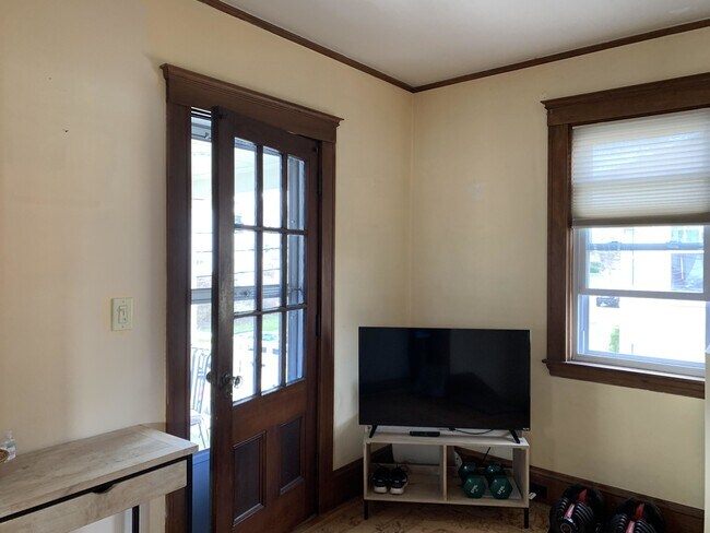 Foto del edificio - 48-50-50 Carver Rd E