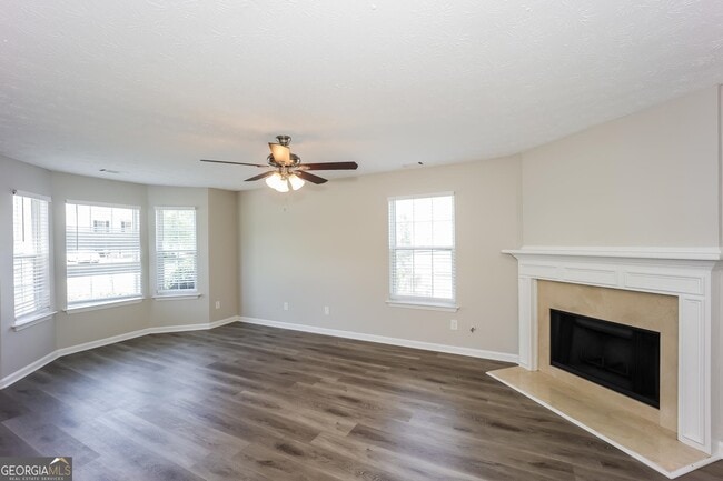 Building Photo - 877 Terance Ave