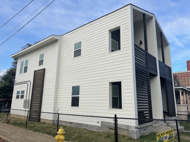 Building Photo - 1124 Garfield St