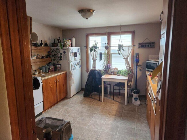 Cocina comedor - 1206 S 73rd St