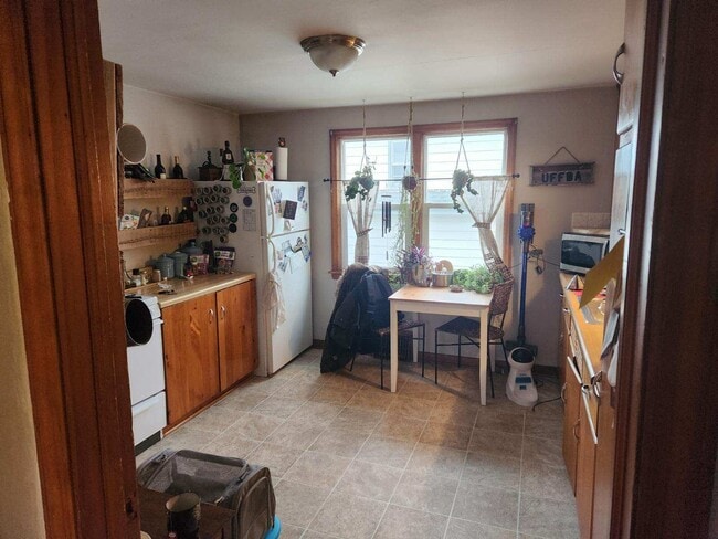 Eat-in Kitchen - 1206 S 73rd St