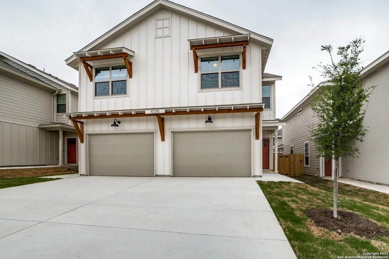 Photo - 10315 Lynwood Creek