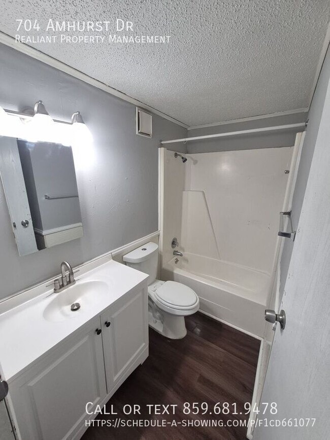 Building Photo - 704 Amhurst Dr