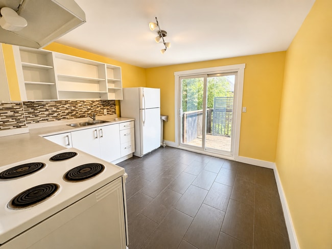 Building Photo - 45 Fairleigh Crescent