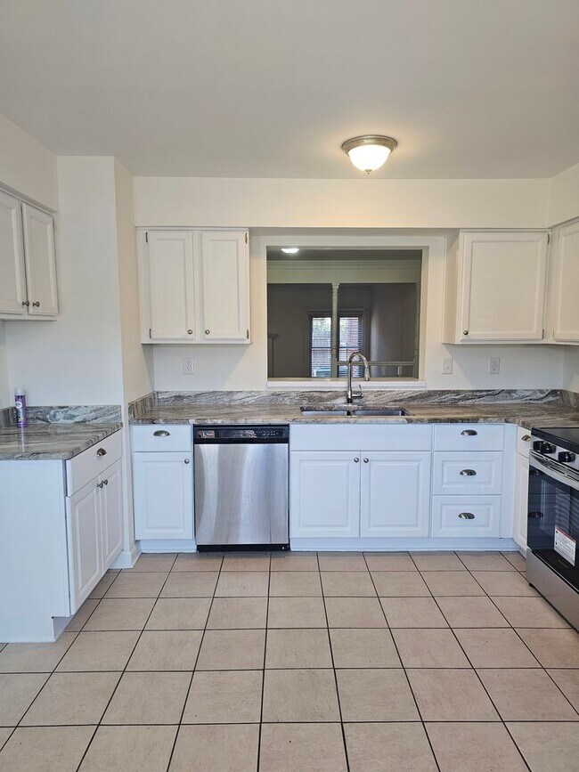 Building Photo - 304 Boerum Ct