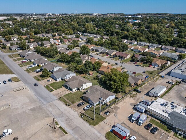 Aerial - Looking Northeast - 1034 N Oak Ct
