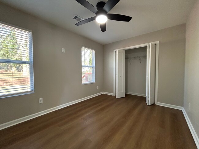 Building Photo - 1226 Beechview Dr SE