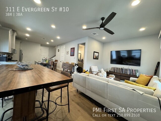 Building Photo - This downtown house with 3 bedrooms and 3 ...