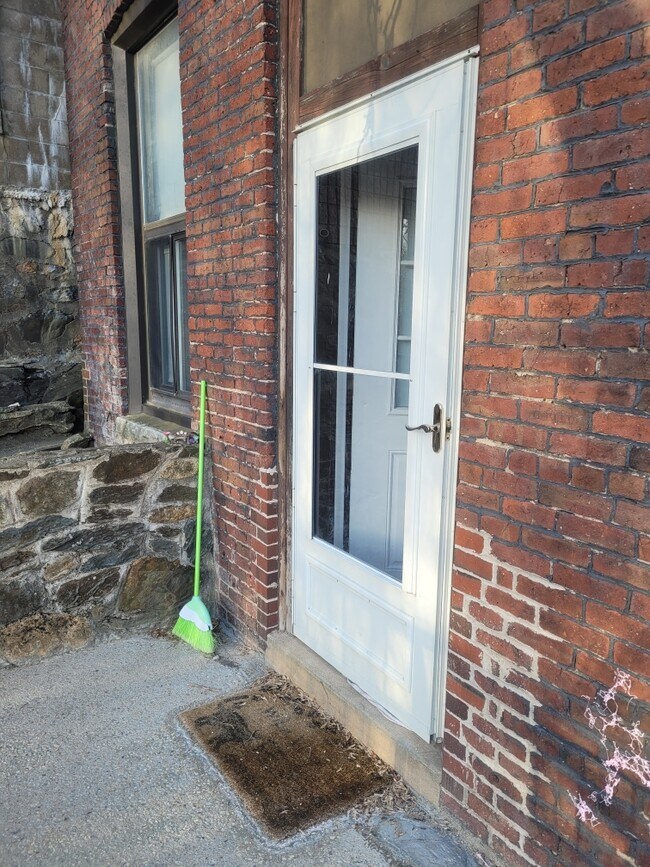 Foto del edificio - Main Street Apartment in Marlborough