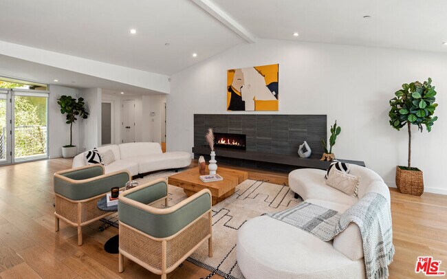 Building Photo - 9336 Hazen Dr
