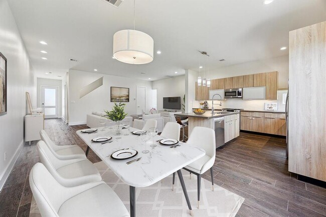 Building Photo - 2220 Cortijo Pl