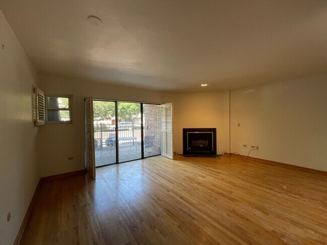 Foto del edificio - Lovely 1st-Floor Condo in the Heart of Che...