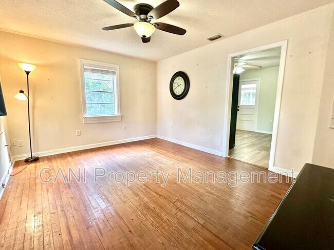 Building Photo - 916 W Wisconsin Ave