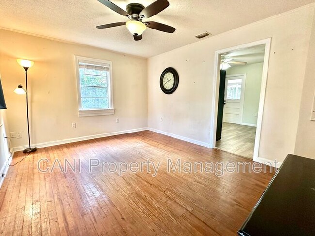 Foto del edificio - 916 W Wisconsin Ave