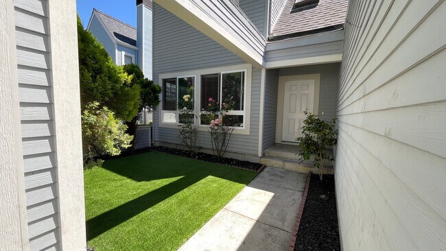 Front yard - 2817 Welk Cmn