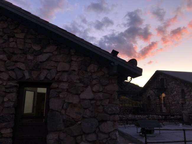Foto del edificio - 17531 Elizabeth Lake Rd
