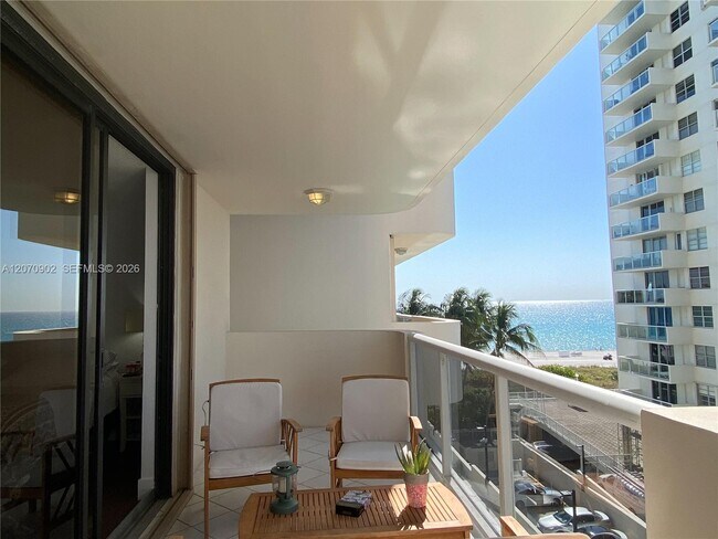 Foto del edificio - 5757 Collins Ave