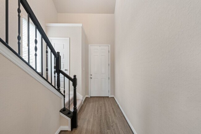 Building Photo - Stylish 3-Bed Home with Pool Access, Island Kitchen & Fenced Yard in New Braunfels