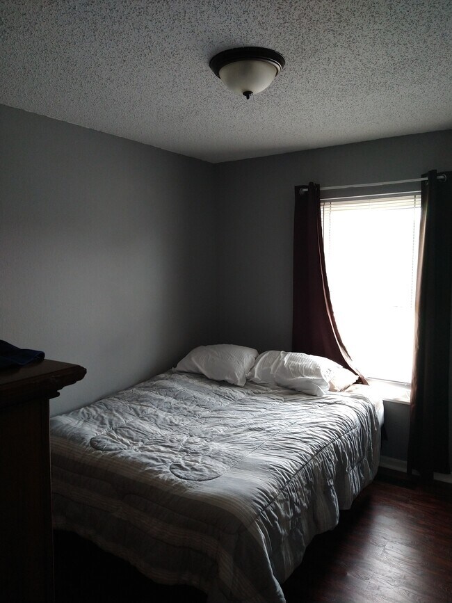 Foto del edificio - 4201 Sunny Glen Ct