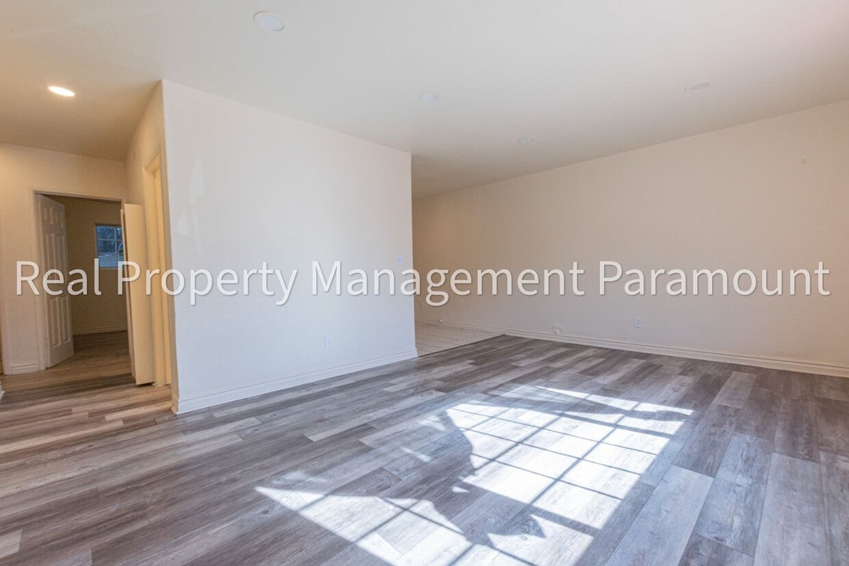 Foto principal - 8318 Kansas Ave