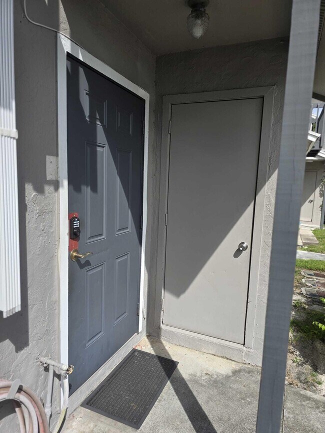 Building Photo - 5204 Bayside Dr
