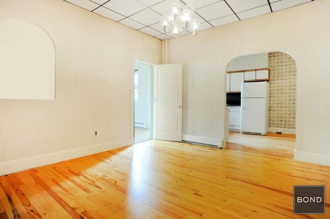 Building Photo - 548 Leonard St
