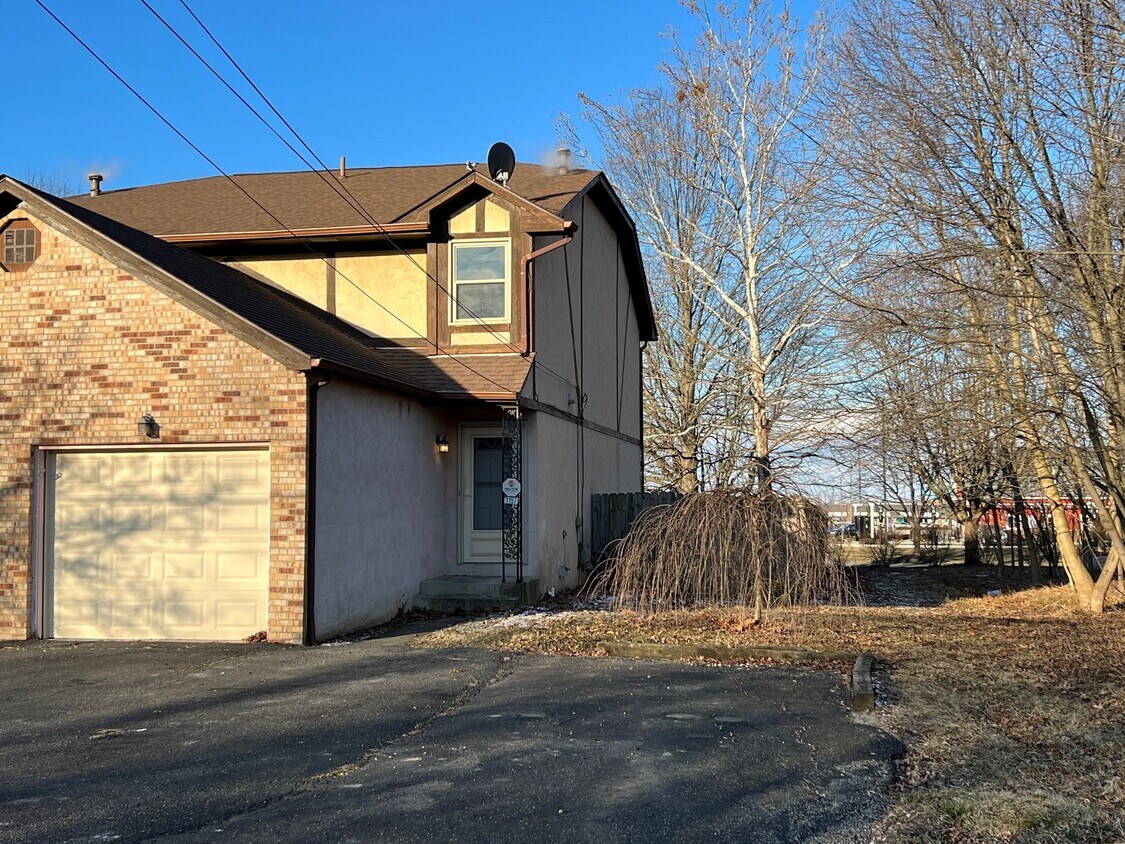 1157 Manor Dr, Columbus, OH 43232 House Rental in Columbus, OH