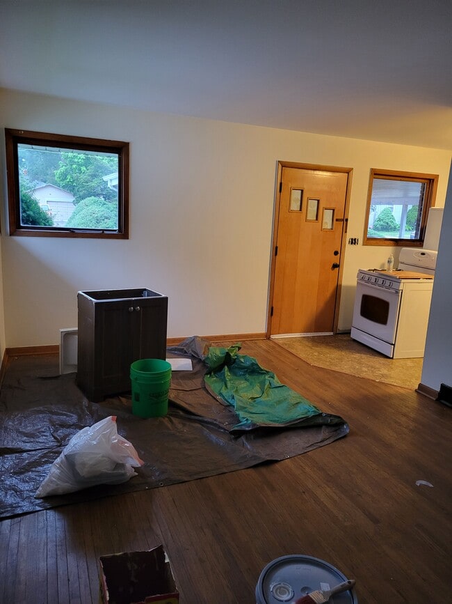 Building Photo - 605 Jungles Ave