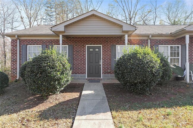 Building Photo - 208 Tee Dr