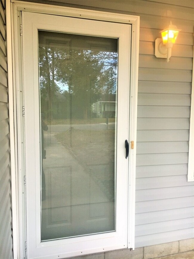 Building Photo - Cute one level Cottage 3 BR home close to ...