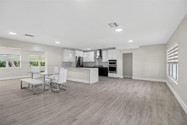 Foto del edificio - 6090 SW 63rd Ave