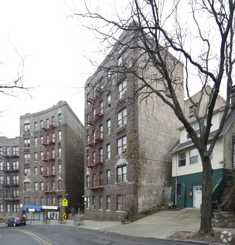 Foto del edificio - 135 W 238th St