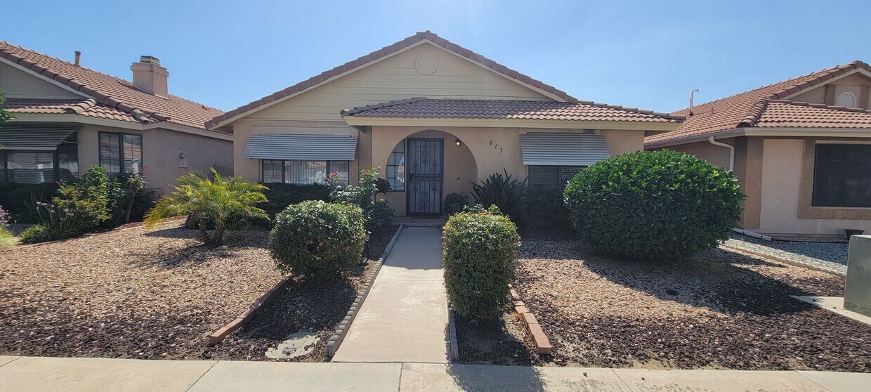 Primary Photo - 2 bed 2 bathroom ready to call home!
