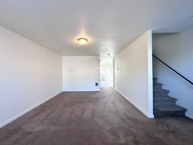 Foto del edificio - AMAZING LOCATION!! Downtown Gresham Townho...