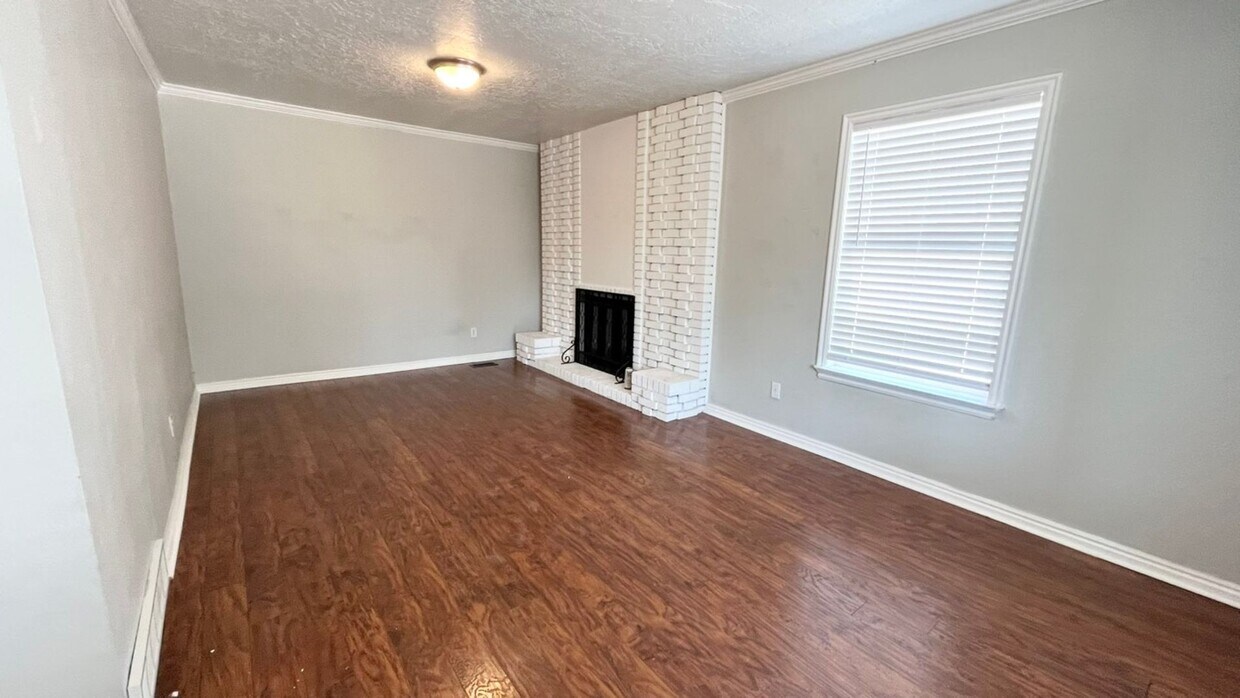 Foto principal - 5 Bedroom / 2 Bathroom house in Sandy