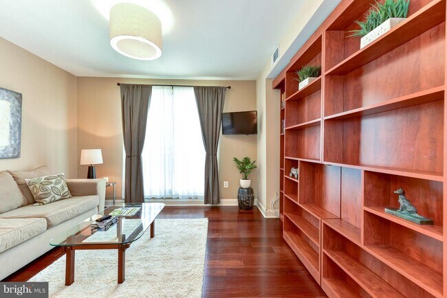 Foto del edificio - 2050 Jamieson Ave