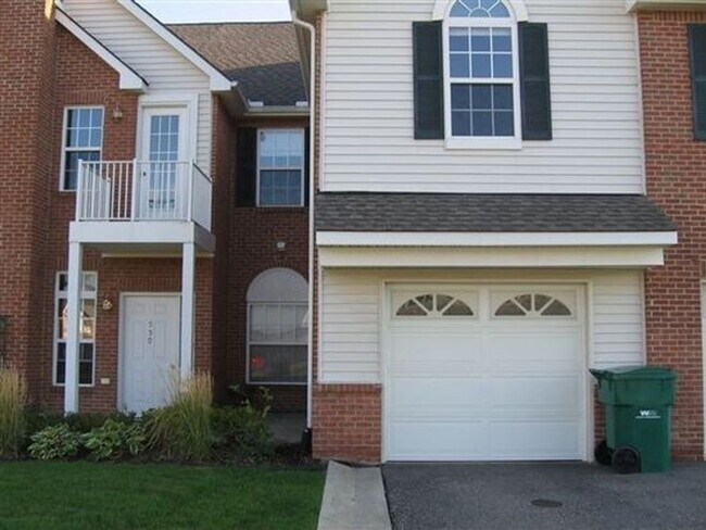 Foto del edificio - BEAUTIFUL SPACIOUS 2 BEDRM, 2 BATH CONDO W/ATTACHED GARAGE