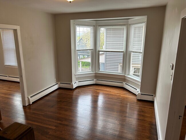Dining Room w/ Bay Window - 211 N Main St