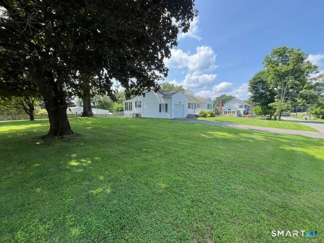 Building Photo - 21 Brookfield Meadows