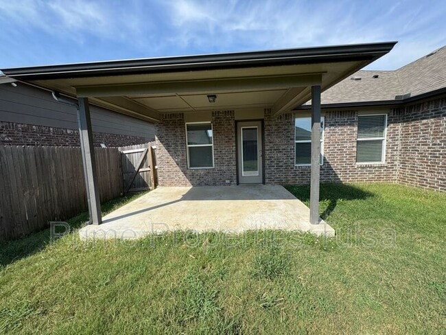 Building Photo - 7301 S Magnolia Ave