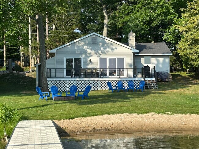 Foto del edificio - 5515 Lakeview Dr