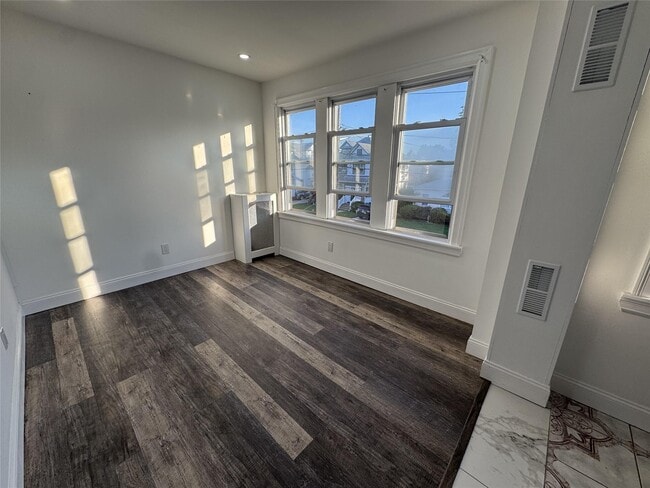 Building Photo - 19 Tredwell Ave