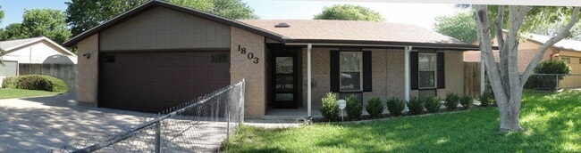 Building Photo - 1803 Fairway Dr