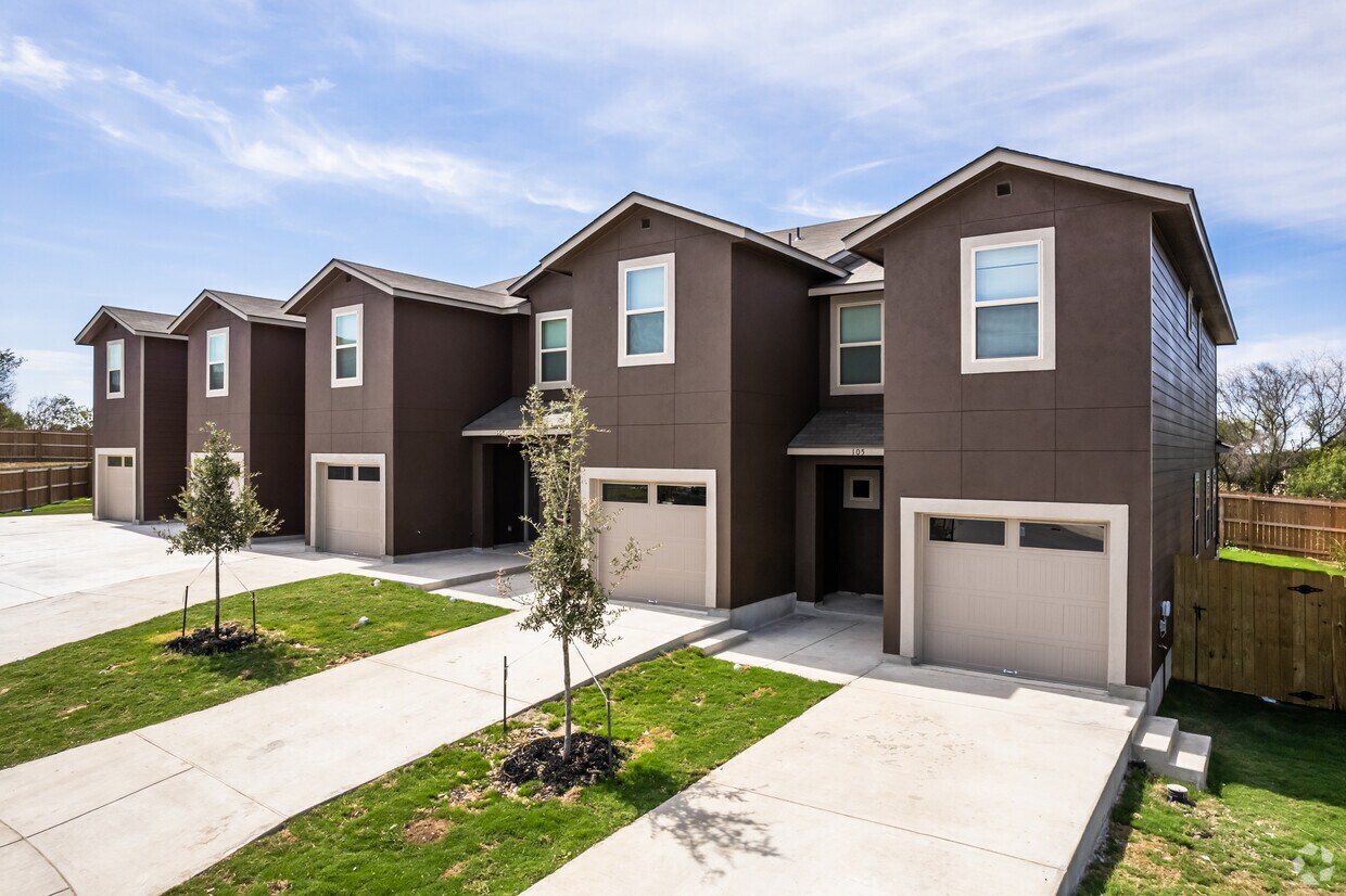 Primary Photo - 13903 Annas Way