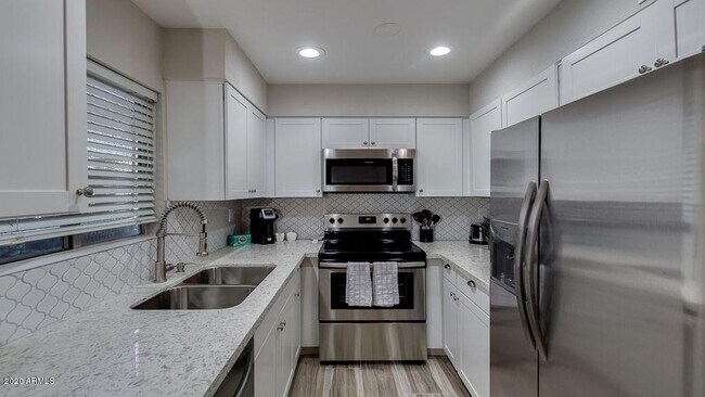 Foto del edificio - 4610 N 68th St