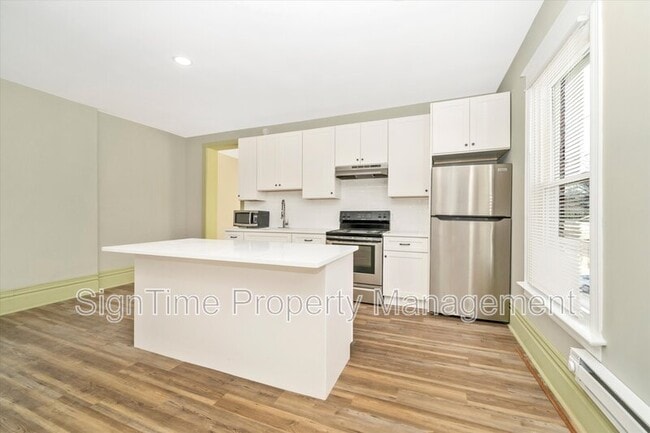 Building Photo - 25 Wayside Ave