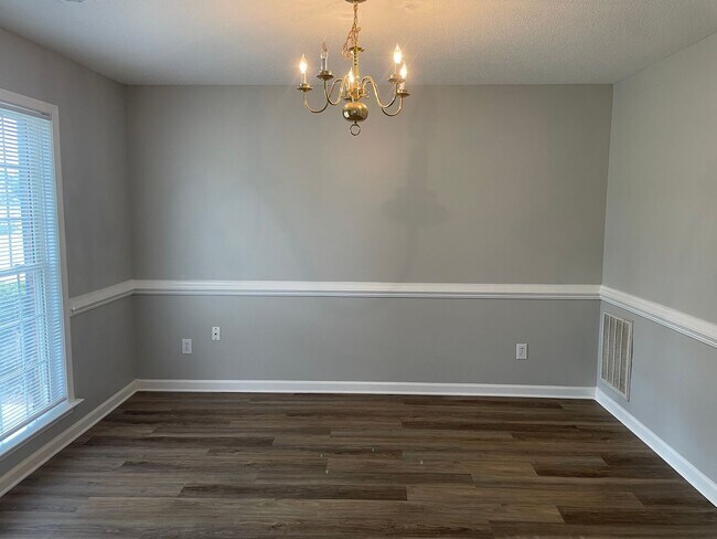 Foto del edificio - Renovated 3 Bedroom Off Groometown Road