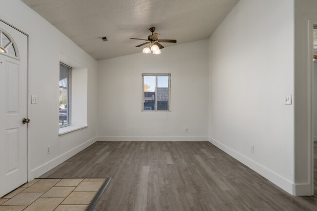 Living Room w/ vaulted ceiling - 455 N 14th Ave