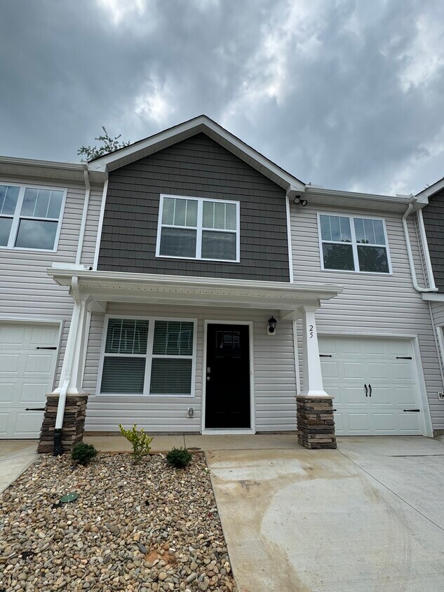 25 Virginia Cmns Dr Unit 25, Arden, NC 28704 Condo for Rent in Arden